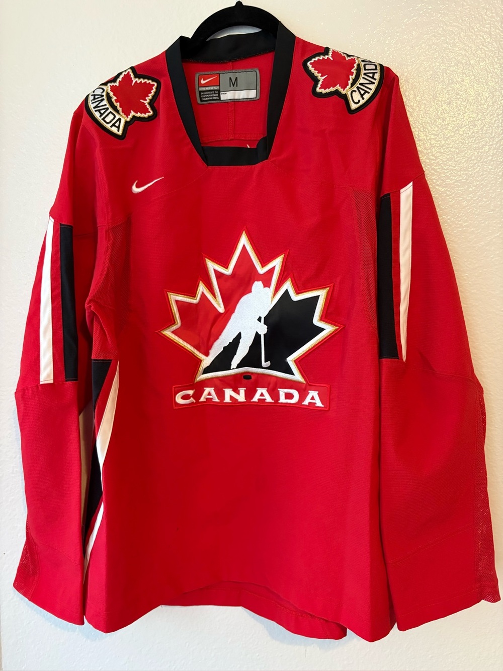2014-16 Nike World JR Team Canada IIHF Semi Pro RED Hockey Jersey Size Medium